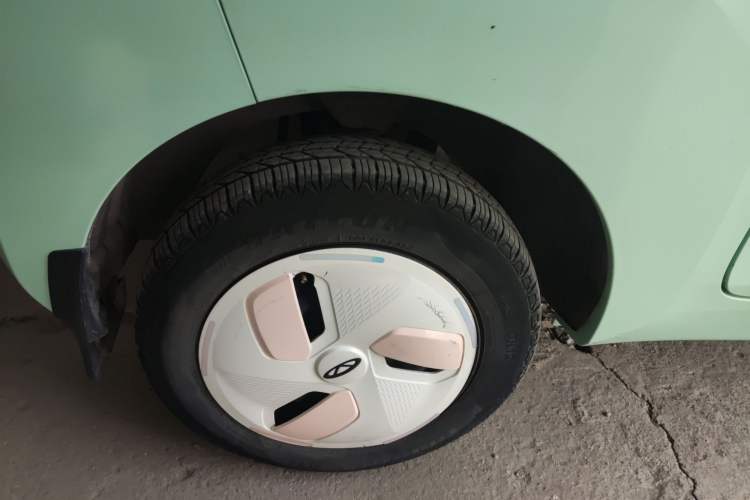 Used Chery QQ Ice Cream 2022 170km Sundae Phosphate Lithium-Ion Right Rear Wheel Hub