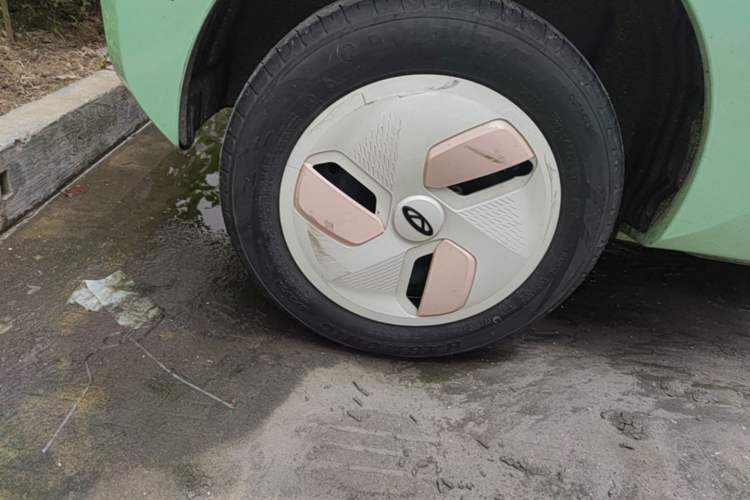 Used Chery QQ Ice Cream 2022 120km Conical Shape Lithium Iron Phosphate Right Rear Wheel Hub