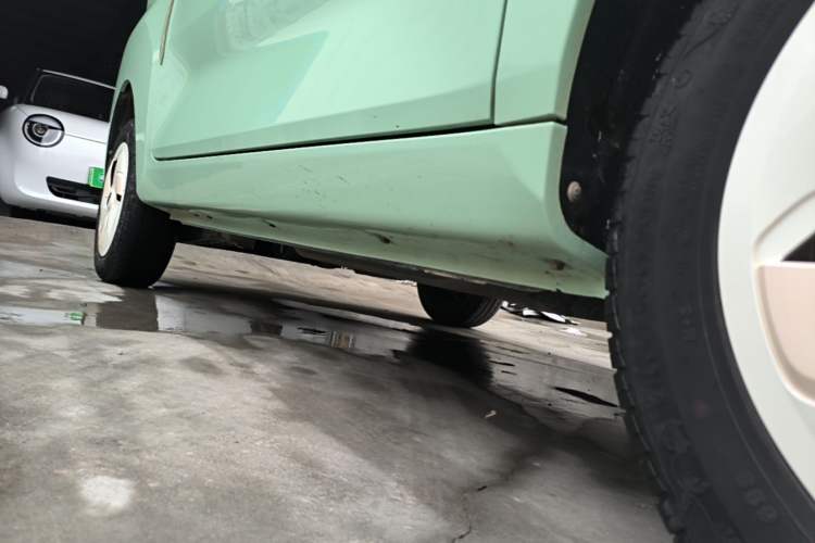Used Chery QQ Ice Cream 2022 120km Conical Shape Lithium Iron Phosphate Right Side Sill