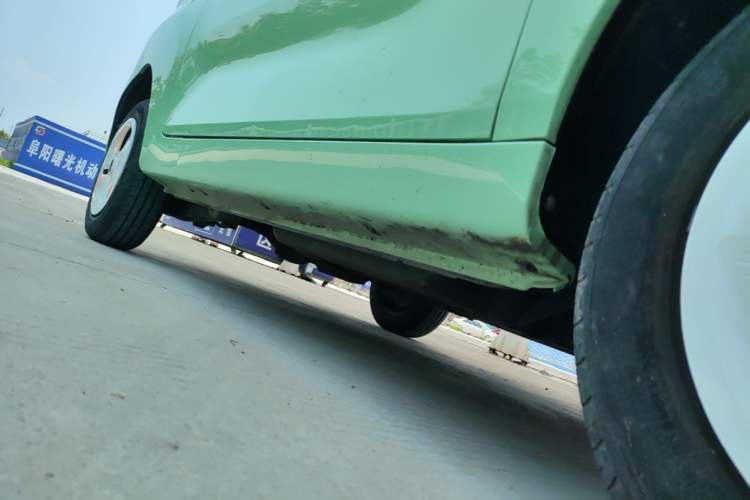 Used Chery QQ Ice Cream 2022 120km Conical Shape Lithium Iron Phosphate Right Side Sill