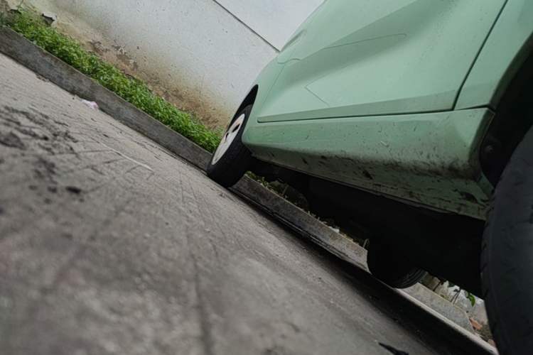 Used Chery QQ Ice Cream 2022 120km Conical Shape Lithium Iron Phosphate Right Side Sill