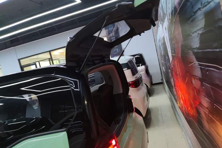 Used Chery QQ Ice Cream 2022 170km Sundae Phosphate Lithium-Ion Trunk