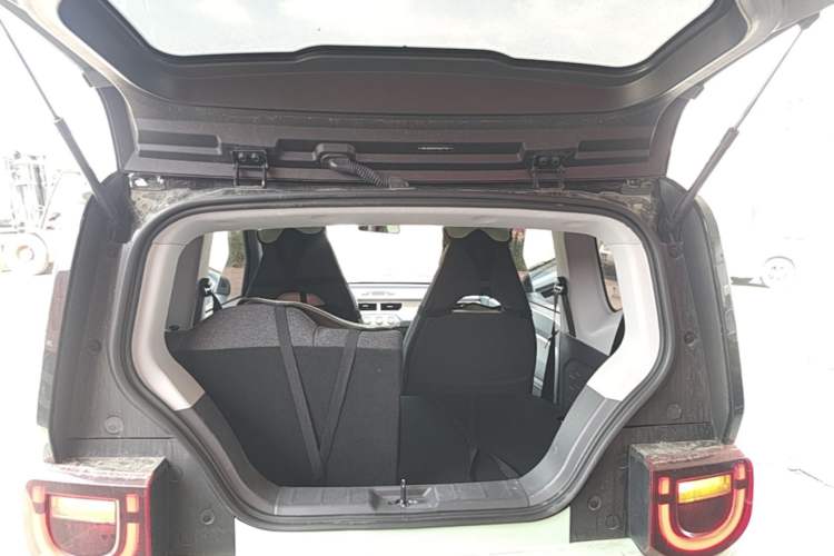 Used Chery QQ Ice Cream 2022 170km Sundae Phosphate Lithium-Ion Trunk