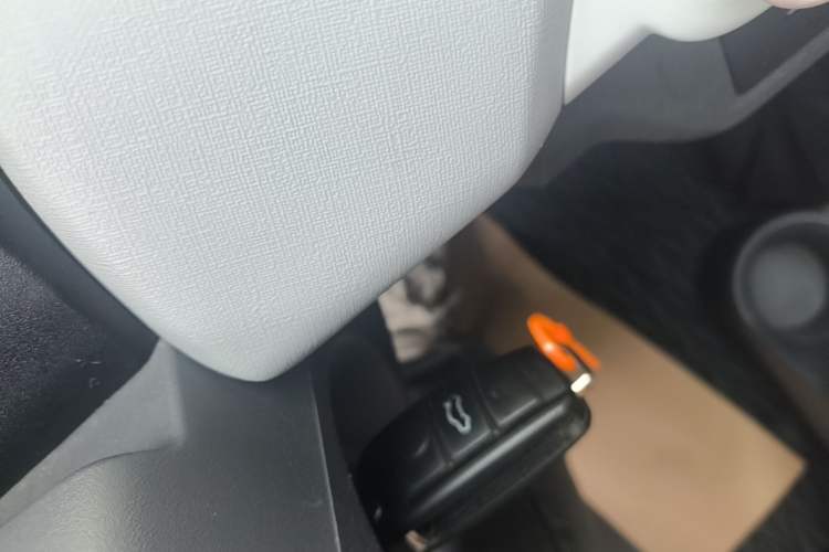 Used Chery QQ Ice Cream 2022 170km Sundae Phosphate Lithium-Ion Vehicle Key