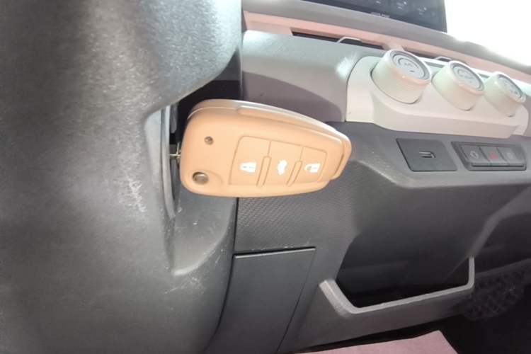 Used Chery QQ Ice Cream 2022 170km Sundae Phosphate Lithium-Ion Vehicle Key