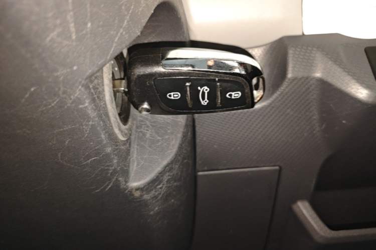 Used Chery QQ Ice Cream 2022 170km Sundae Phosphate Lithium-Ion Vehicle Key