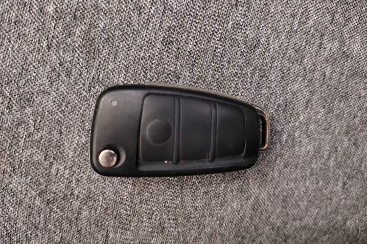 Used Chery QQ Ice Cream 2022 170km Sundae Phosphate Lithium-Ion Vehicle Key