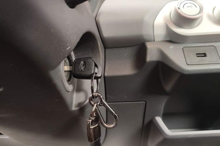 Used Chery QQ Ice Cream 2022 120km Conical Shape Lithium Iron Phosphate Vehicle Key
