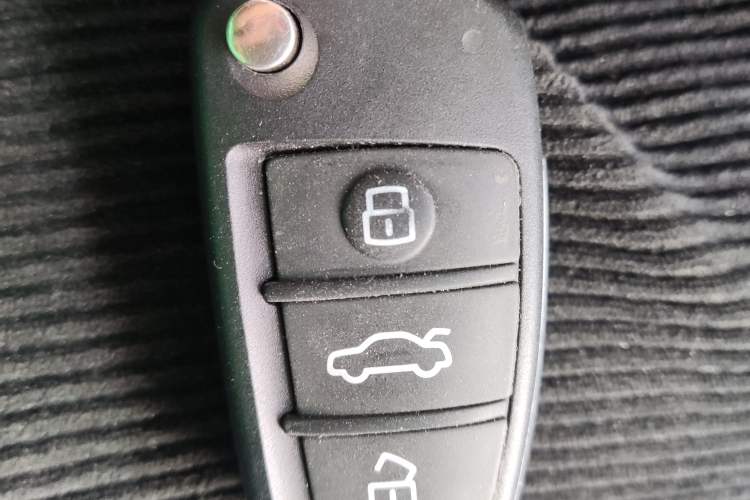 Used Chery QQ Ice Cream 2022 170km Sundae Phosphate Lithium-Ion Vehicle Key