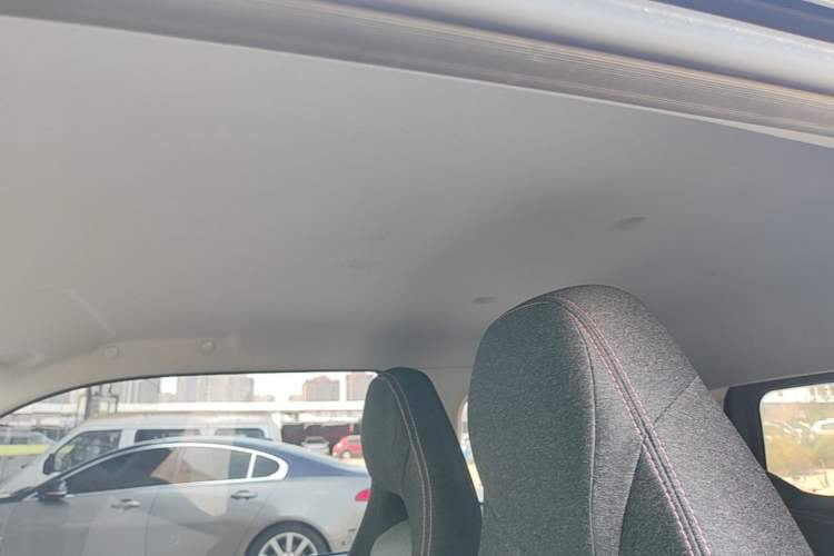 Used Chery QQ Ice Cream 2022 120km Milkshake Phosphate Lithium-Iron Headliner