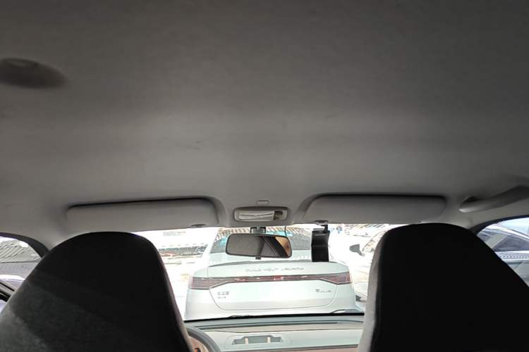 Used Chery QQ Ice Cream 2022 170km Sundae Phosphate Lithium-Ion Headliner