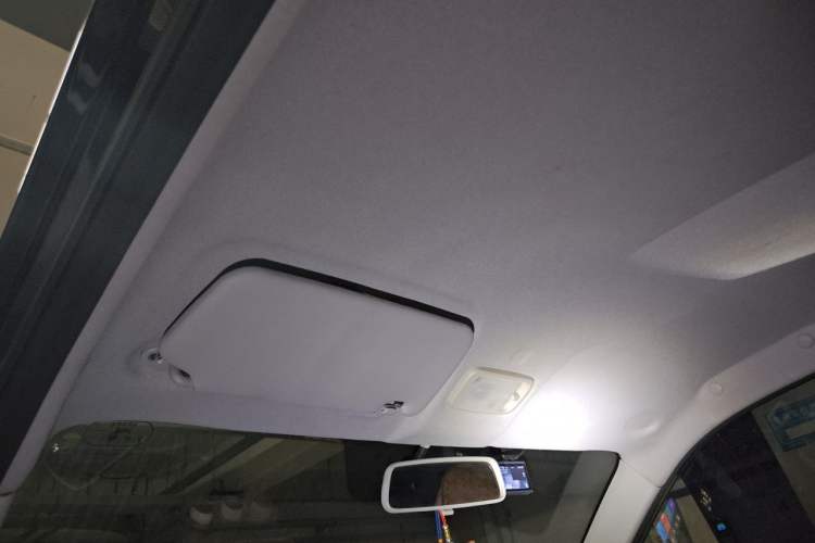 Used Chery QQ Ice Cream 2022 120km Milkshake Phosphate Lithium-Iron Headliner