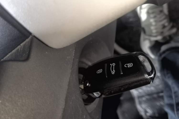 Used Chery QQ Ice Cream 2022 170km Sundae Phosphate Lithium-Ion Interior 1