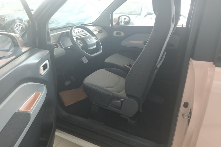 Used Chery QQ Ice Cream 2022 170km Sundae Phosphate Lithium-Ion Interior 1