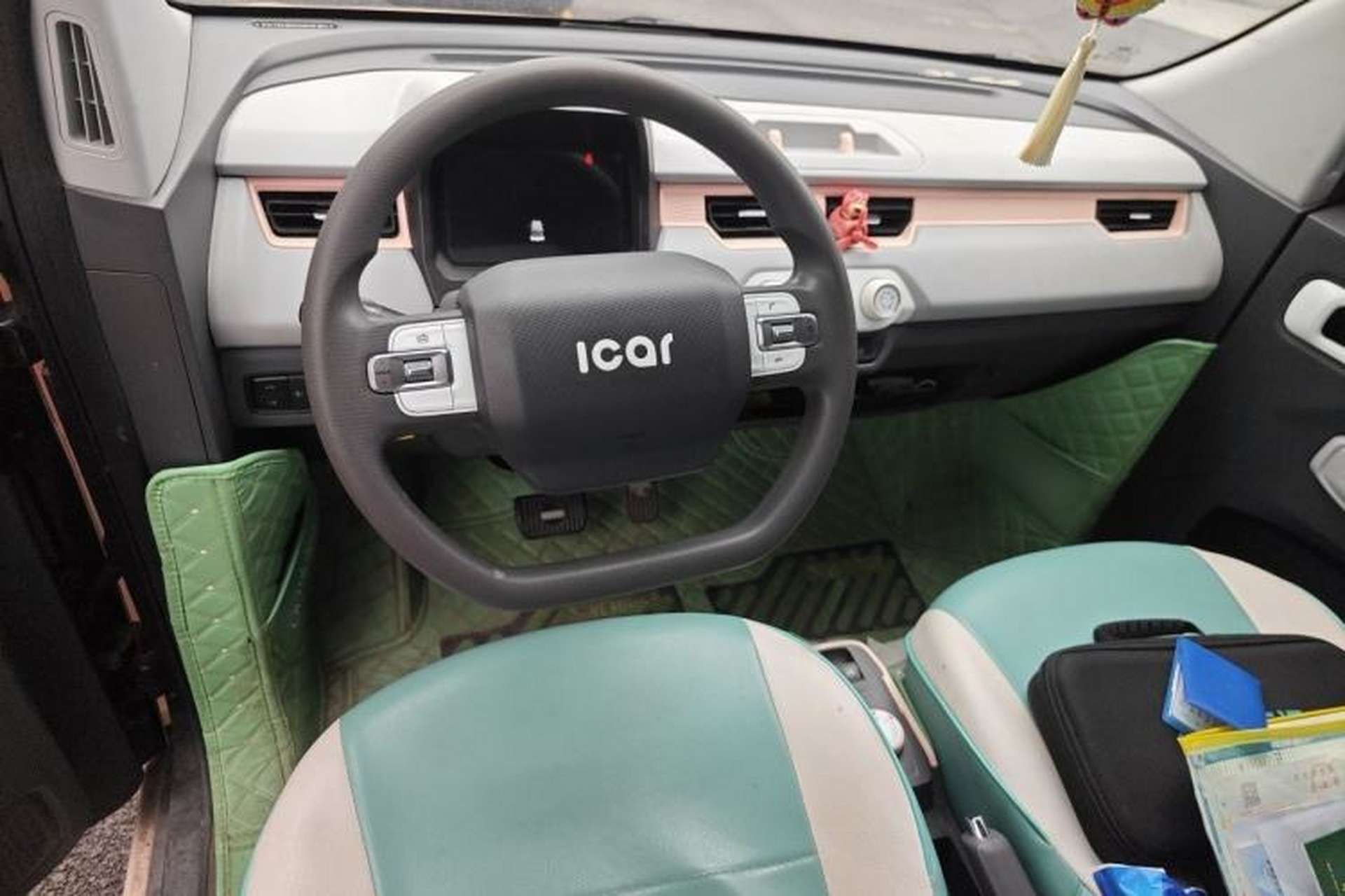 Used Chery QQ Ice Cream 2022 120km Conical Shape Lithium Iron Phosphate Interior 2