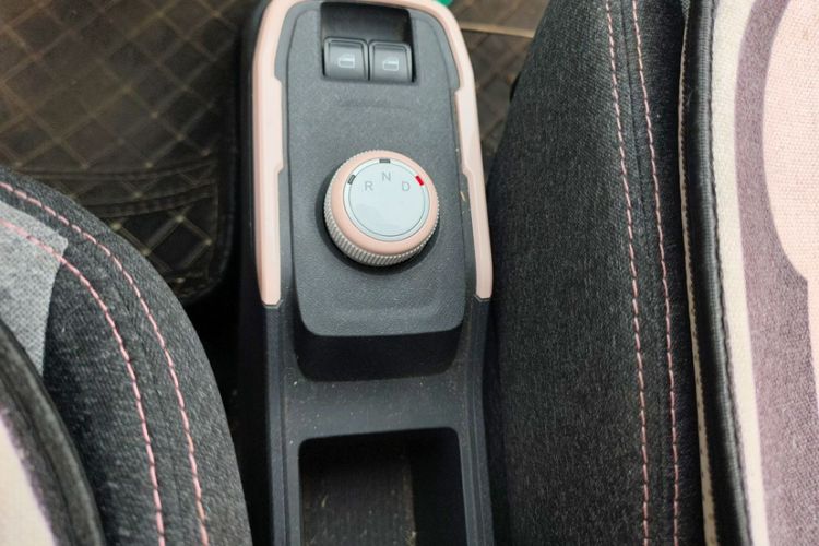 Used Chery QQ Ice Cream 2022 170km Sundae Phosphate Lithium-Ion Interior 2