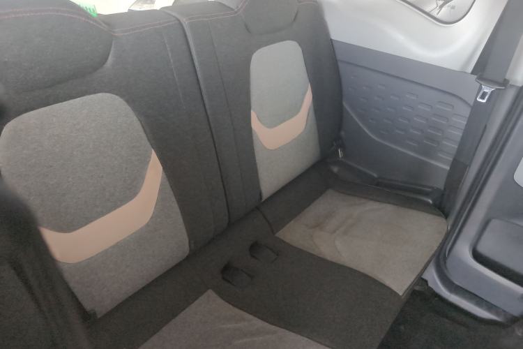 Used Chery QQ Ice Cream 2022 170km Sundae Phosphate Lithium-Ion Interior 2