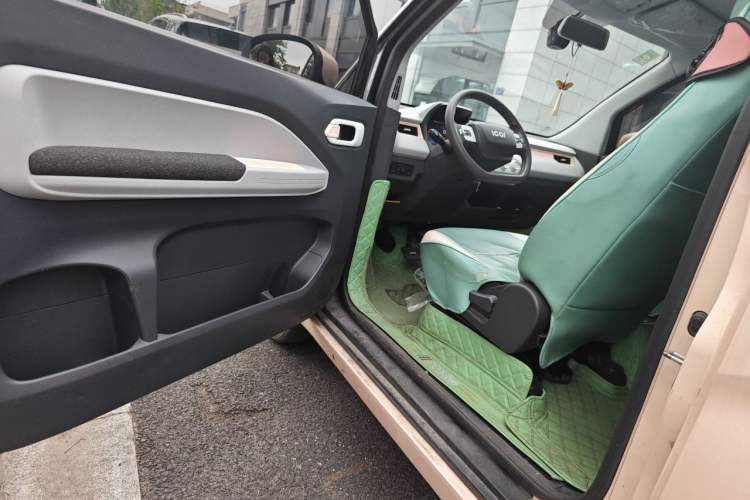 Used Chery QQ Ice Cream 2022 120km Conical Shape Lithium Iron Phosphate Interior 3