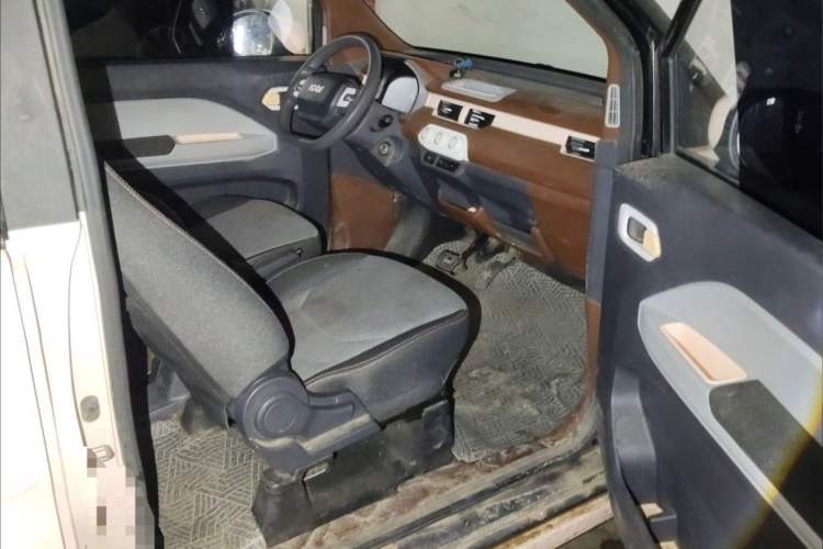 Used Chery QQ Ice Cream 2022 170km Sundae Phosphate Lithium-Ion Interior 3