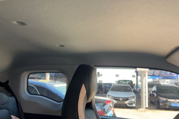 Used Chery QQ Ice Cream 2022 170km Sundae Phosphate Lithium-Ion Interior 4