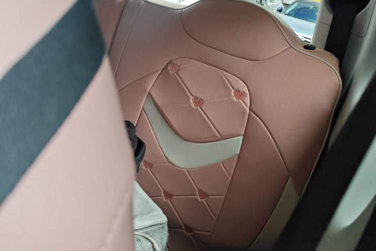 Used Chery QQ Ice Cream 2022 170km Sundae Phosphate Lithium-Ion Interior 4