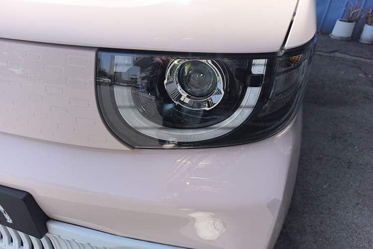Used Chery QQ Ice Cream 2022 170km Sundae Phosphate Lithium-Ion Left Front Headlight