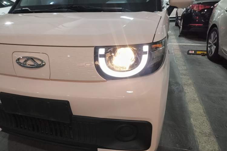 Used Chery QQ Ice Cream 2022 170km Sundae Phosphate Lithium-Ion Left Front Headlight