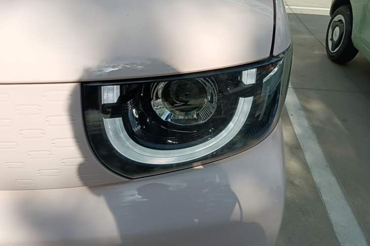 Used Chery QQ Ice Cream 2022 170km Sundae Phosphate Lithium-Ion Left Front Headlight