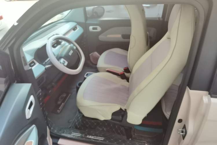 Used Chery QQ Ice Cream 2022 170km Sundae Phosphate Lithium-Ion Left Front Seat
