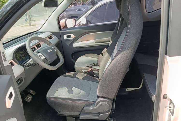 Used Chery QQ Ice Cream 2022 170km Sundae Phosphate Lithium-Ion Left Front Seat