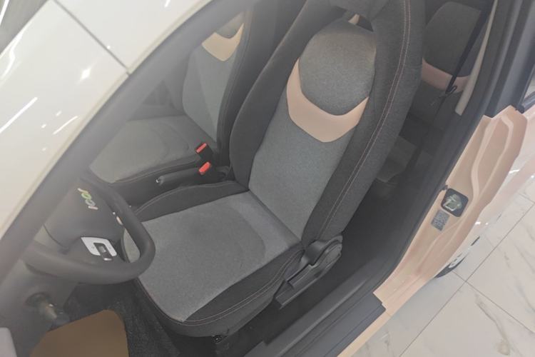 Used Chery QQ Ice Cream 2022 170km Sundae Phosphate Lithium-Ion Left Front Seat