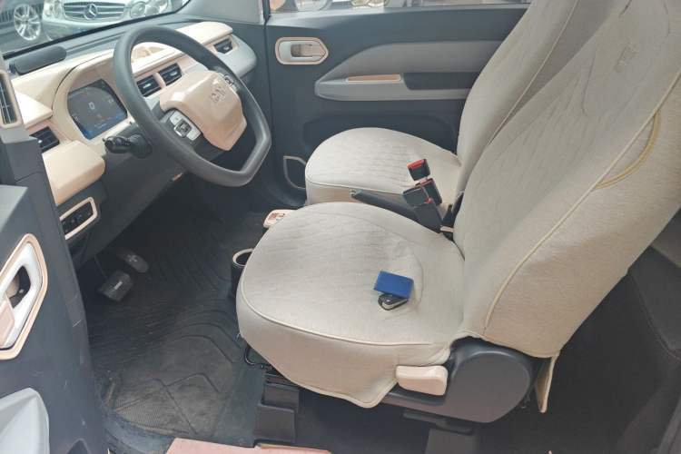 Used Chery QQ Ice Cream 2022 120km Conical Shape Lithium Iron Phosphate Left Front Seat
