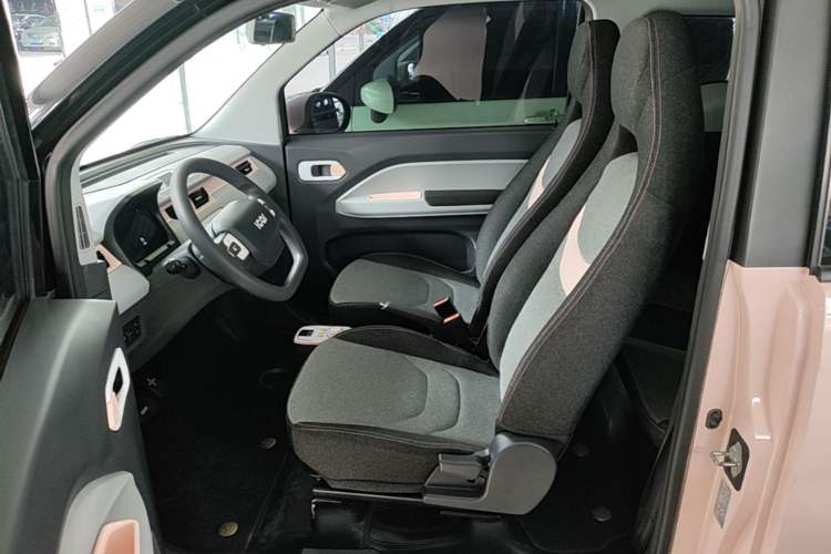 Used Chery QQ Ice Cream 2022 170km Sundae Phosphate Lithium-Ion Left Front Seat