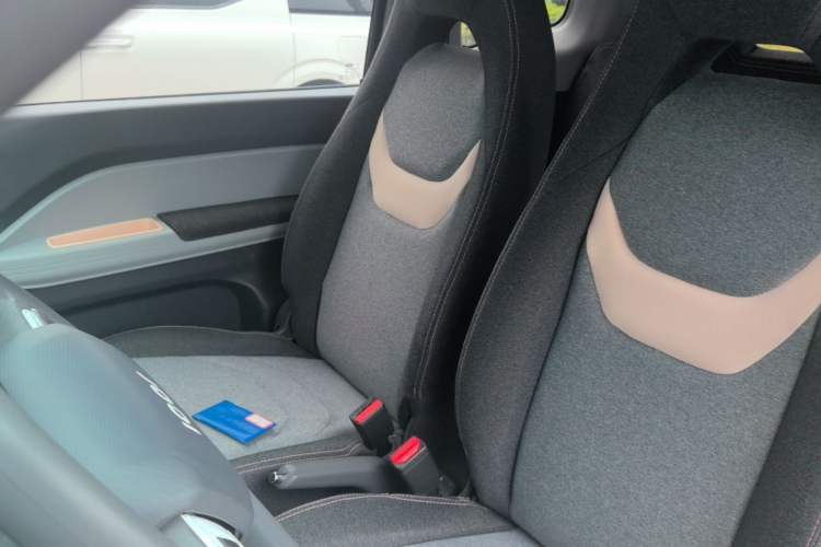 Used Chery QQ Ice Cream 2022 120km Conical Shape Lithium Iron Phosphate Left Front Seat