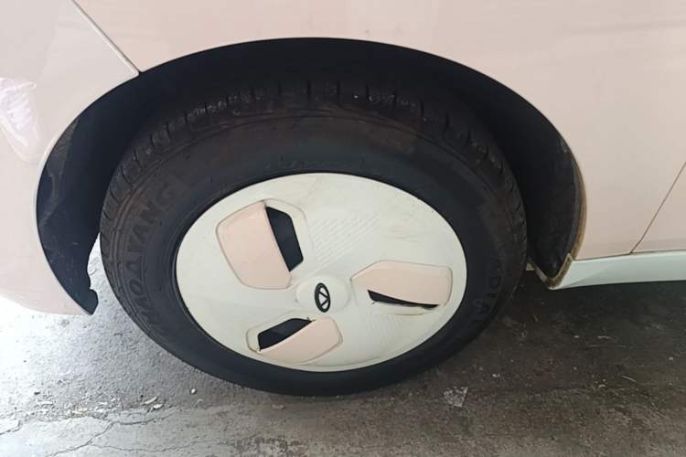 Used Chery QQ Ice Cream 2022 Pudding Model Left Front Wheel Hub