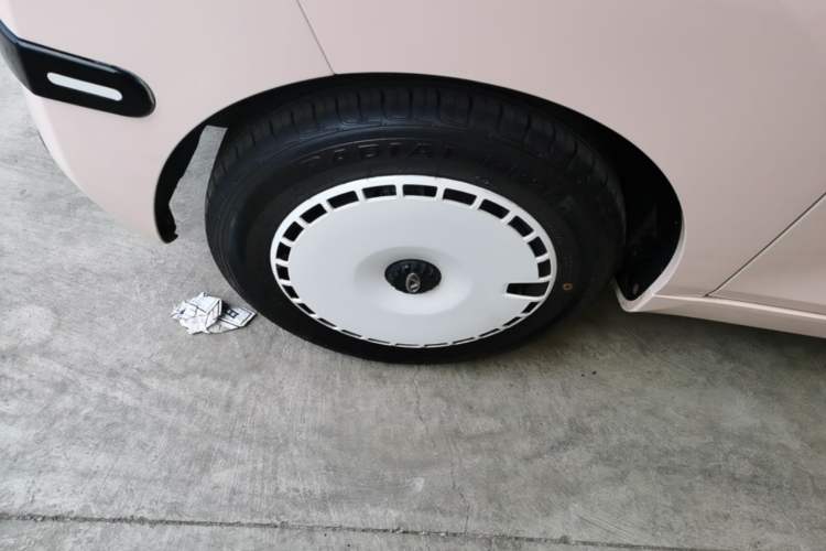 Used Chery QQ Ice Cream 2022 170km Sundae Phosphate Lithium-Ion Left Front Wheel Hub