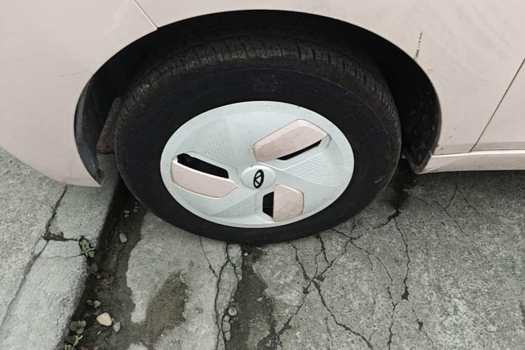 Used Chery QQ Ice Cream 2022 120km Conical Shape Lithium Iron Phosphate Left Front Wheel Hub