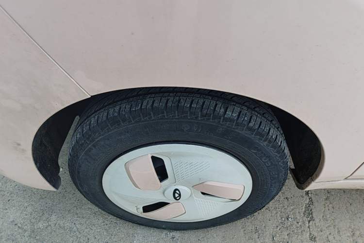 Used Chery QQ Ice Cream 2022 120km Milkshake Phosphate Lithium-Iron Left Front Wheel Hub