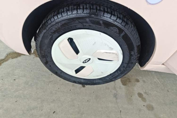 Used Chery QQ Ice Cream 2022 Pudding Model Left Front Wheel Hub
