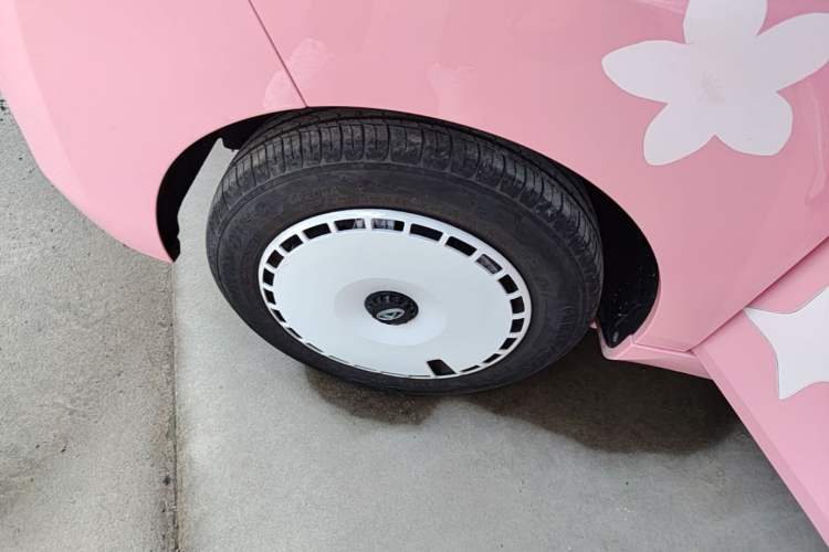 Used Chery QQ Ice Cream 2022 Taohuanxi Fragrant Peach Model Left Front Wheel Hub