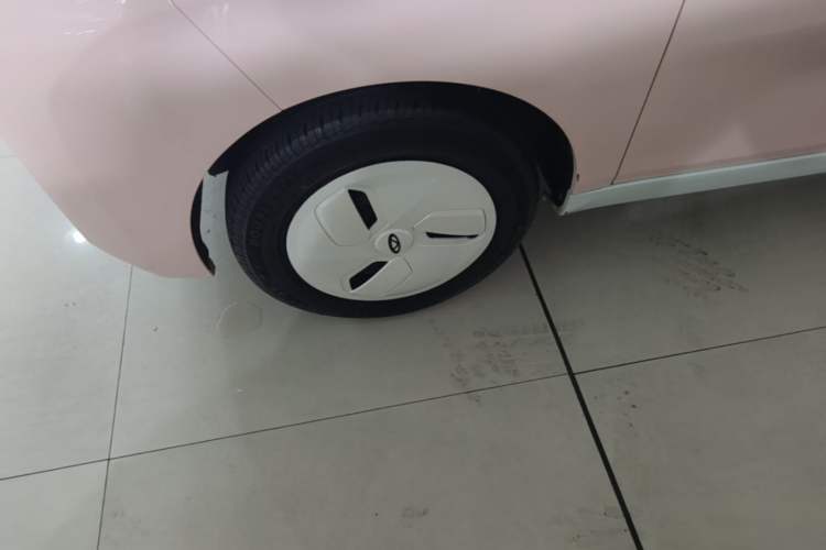Used Chery QQ Ice Cream 2022 Pudding Model Left Front Wheel Hub