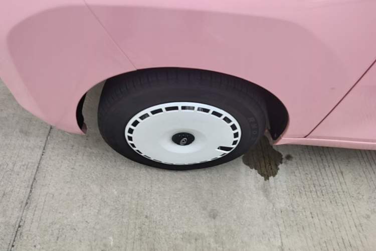 Used Chery QQ Ice Cream 2022 Taohuanxi Sweet Peach Edition Left Front Wheel Hub