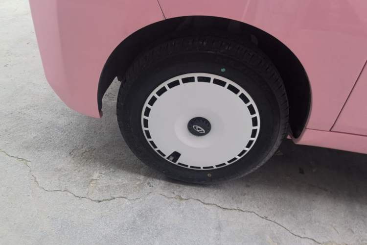 Used Chery QQ Ice Cream 2022 Taohuanxi Sweet Peach Edition Left Front Wheel Hub