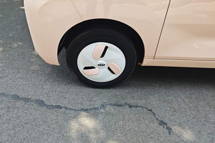 Used Chery QQ Ice Cream 2022 120km Milkshake Phosphate Lithium-Iron Left Front Wheel Hub