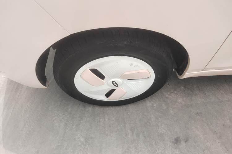 Used Chery QQ Ice Cream 2022 170km Sundae Ternary Lithium Left Front Wheel Hub