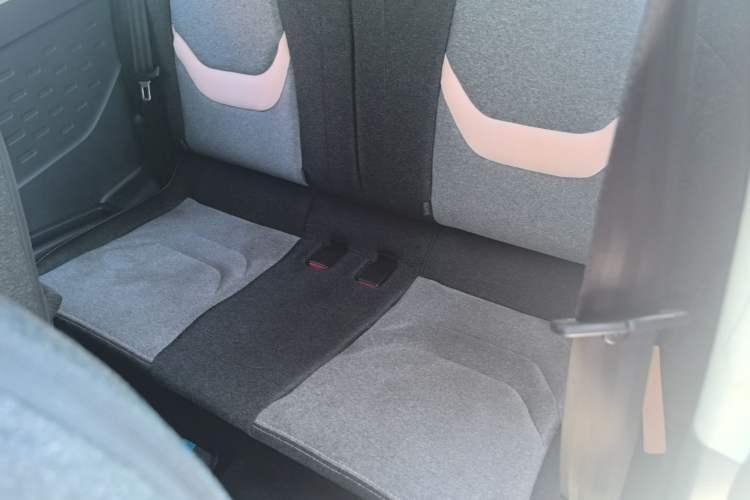 Used Chery QQ Ice Cream 2022 170km Sundae Phosphate Lithium-Ion Left Rear Seat