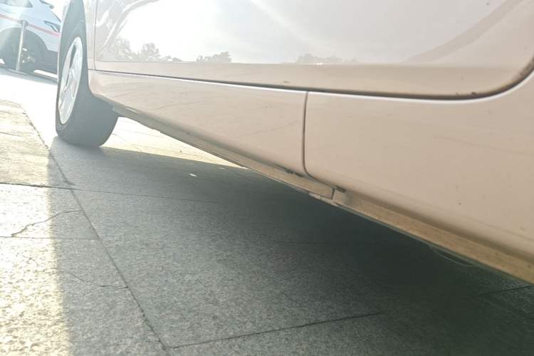 Used Chery QQ Ice Cream 2022 120km Conical Shape Lithium Iron Phosphate Left Side Sill
