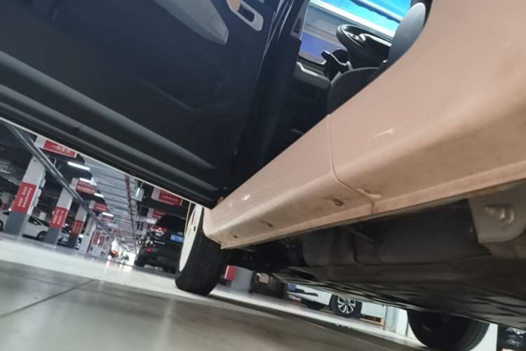 Used Chery QQ Ice Cream 2022 120km Conical Shape Lithium Iron Phosphate Left Side Sill