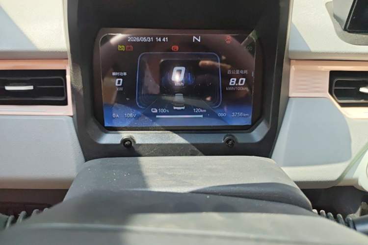 Used Chery QQ Ice Cream 2022 120km Conical Shape Lithium Iron Phosphate Odometer Close Up