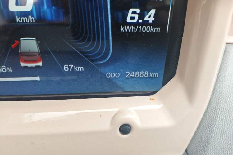 Used Chery QQ Ice Cream 2022 120km Conical Shape Lithium Iron Phosphate Odometer Close Up